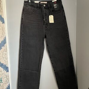 Levi's Ribcage Straight Ankle Jeans in Black